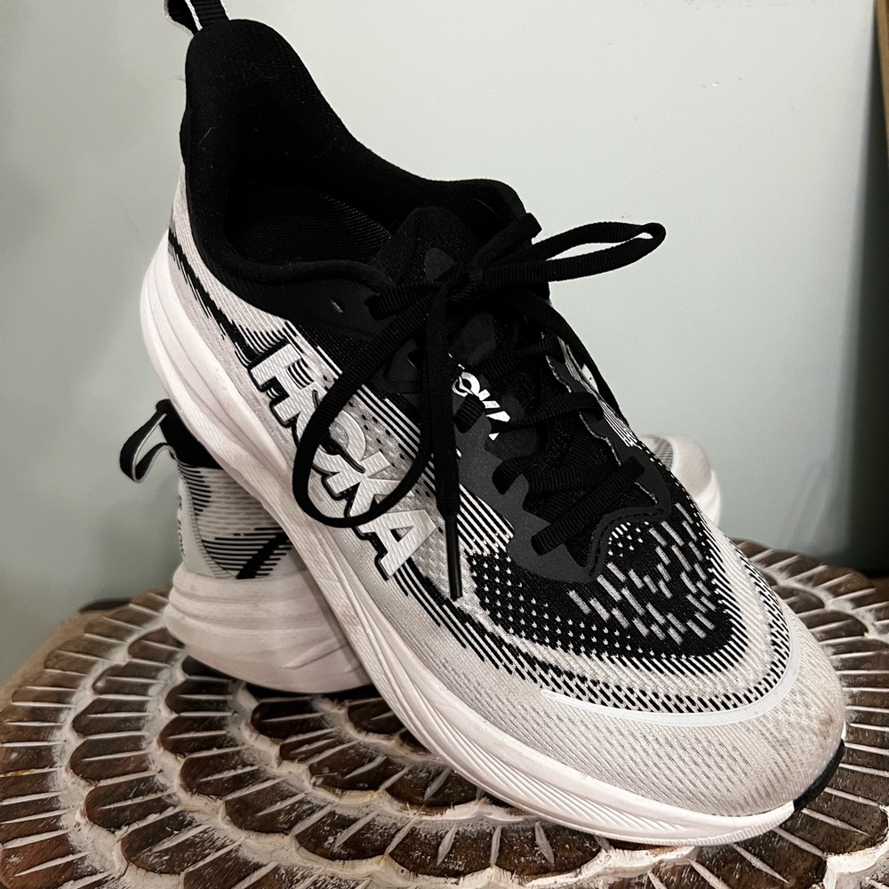 Hoka Skyflow 9.5D wide sneakers